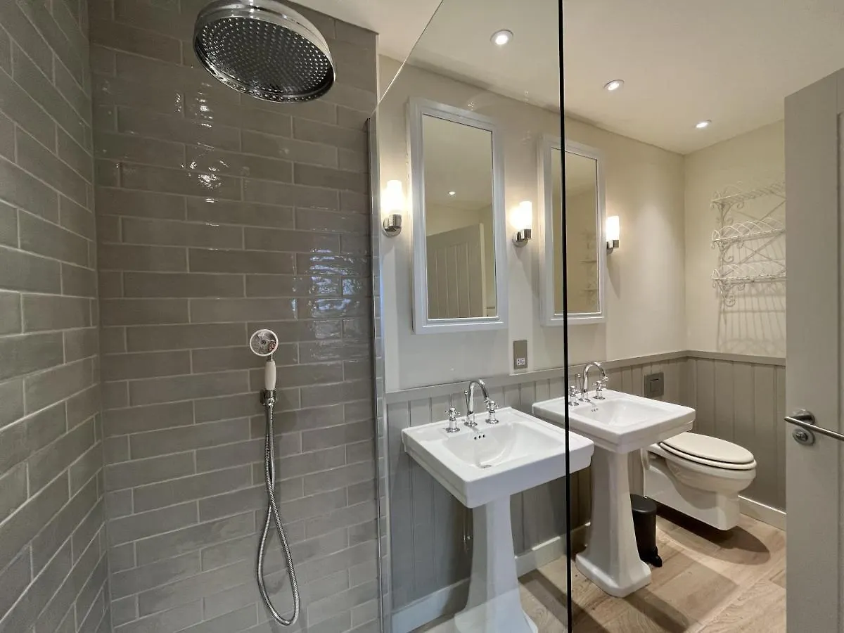 Walcot Yard With Parking, Bath Keys Apartment
