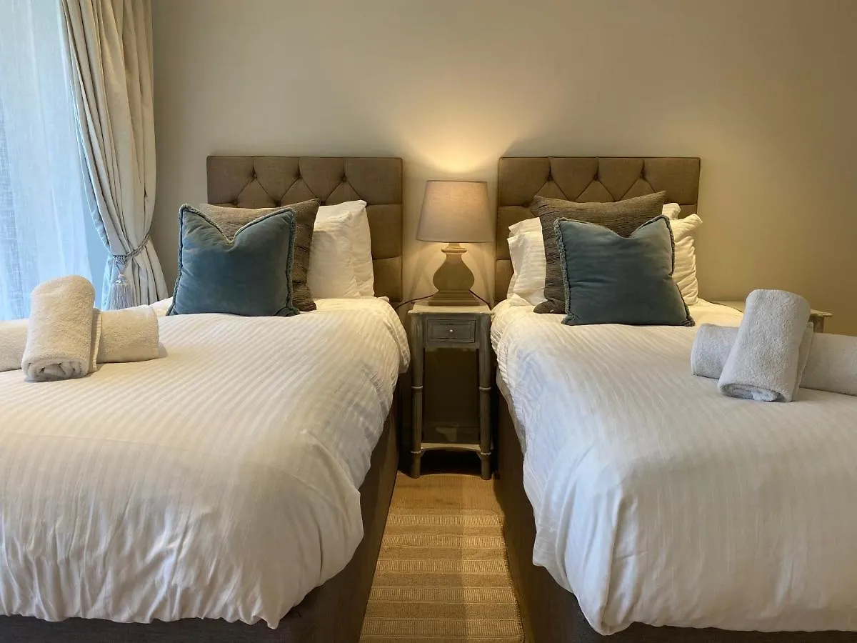 Walcot Yard With Parking, Bath Keys Apartment