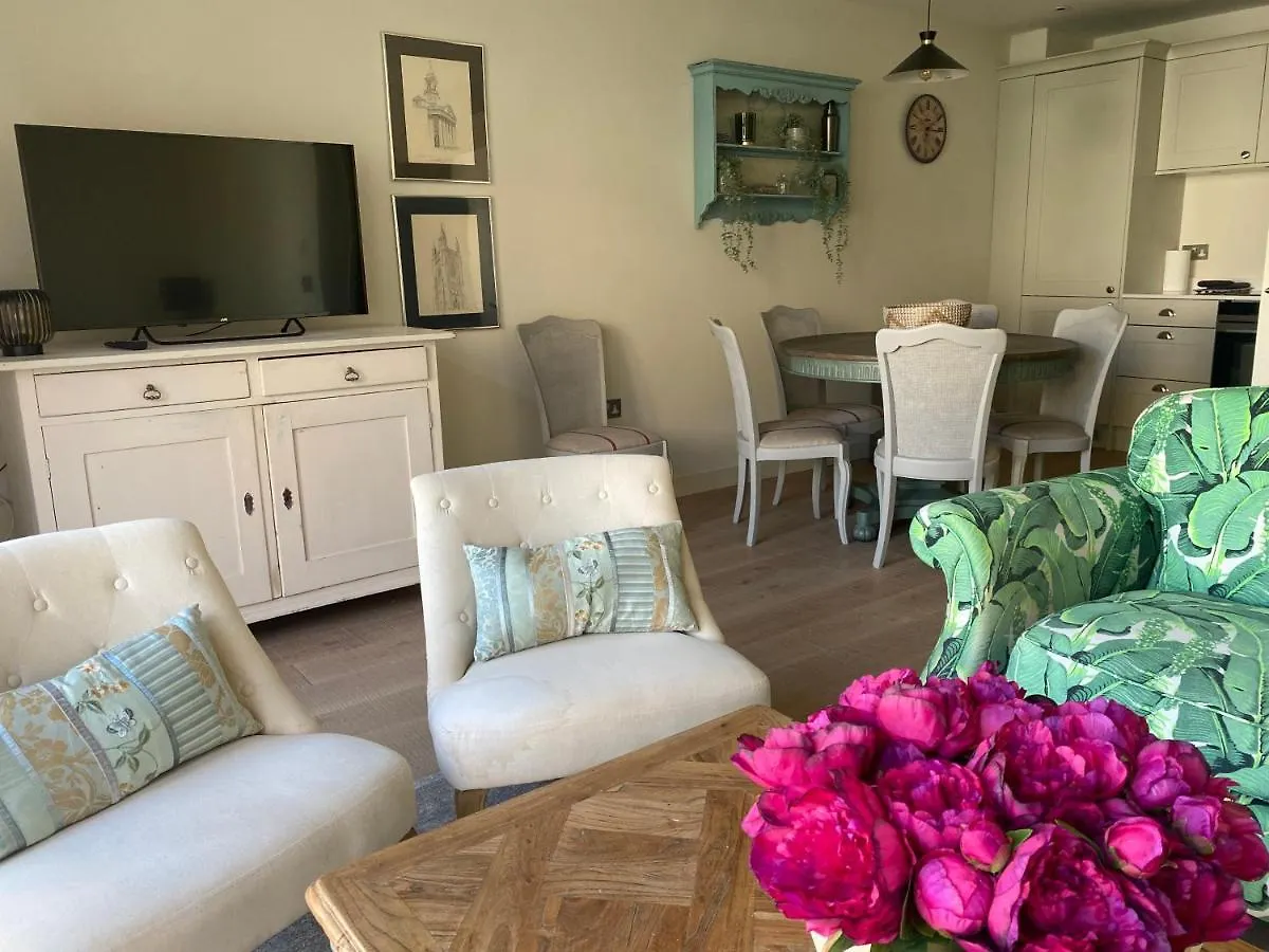 Walcot Yard With Parking, Bath Keys Apartment