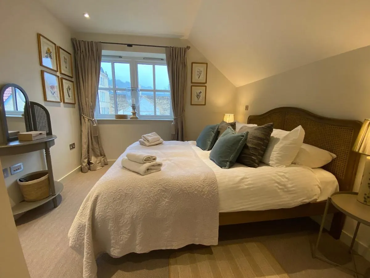 Walcot Yard With Parking, Bath Keys Apartment