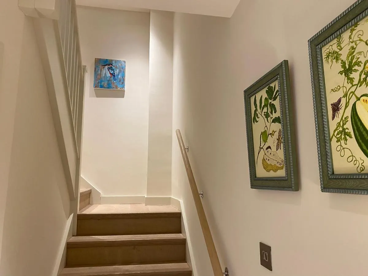 Walcot Yard With Parking, Bath Keys Apartment