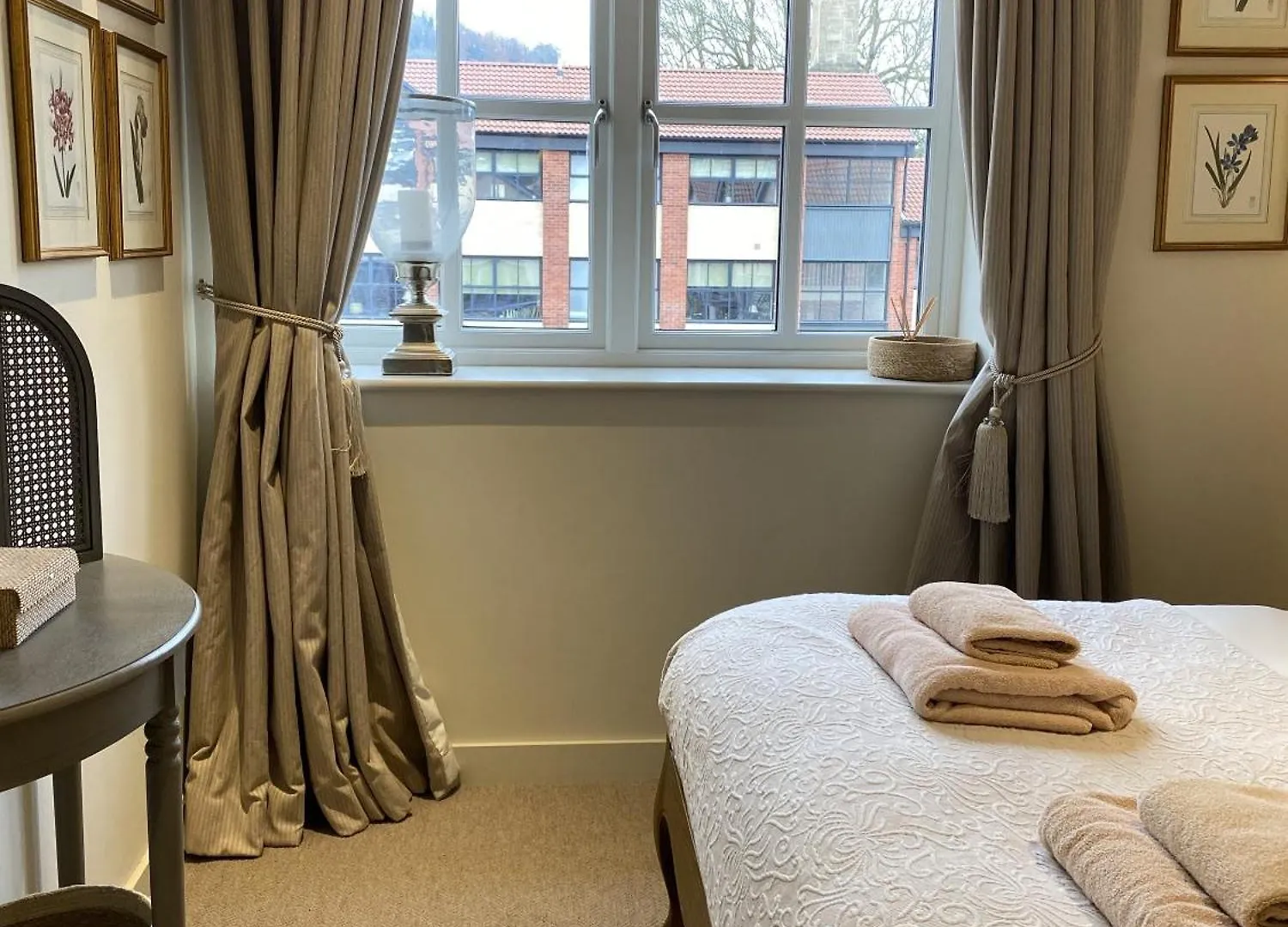 Walcot Yard With Parking, Bath Keys Apartment