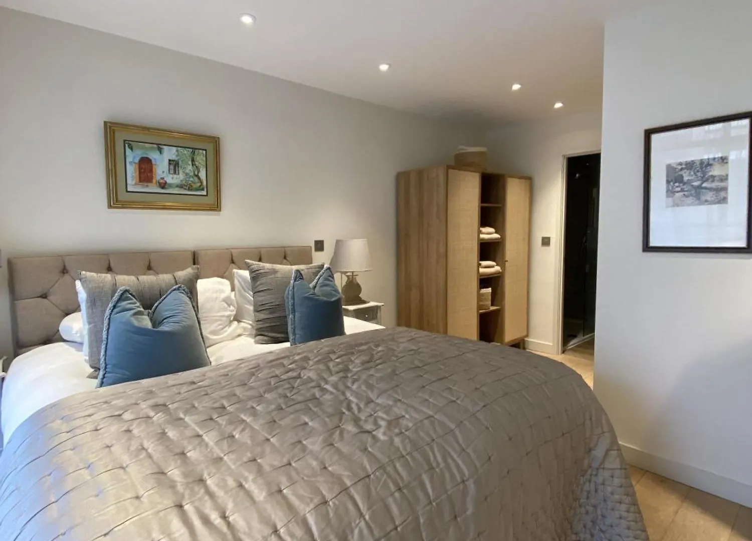 Walcot Yard With Parking, Bath Keys Apartment