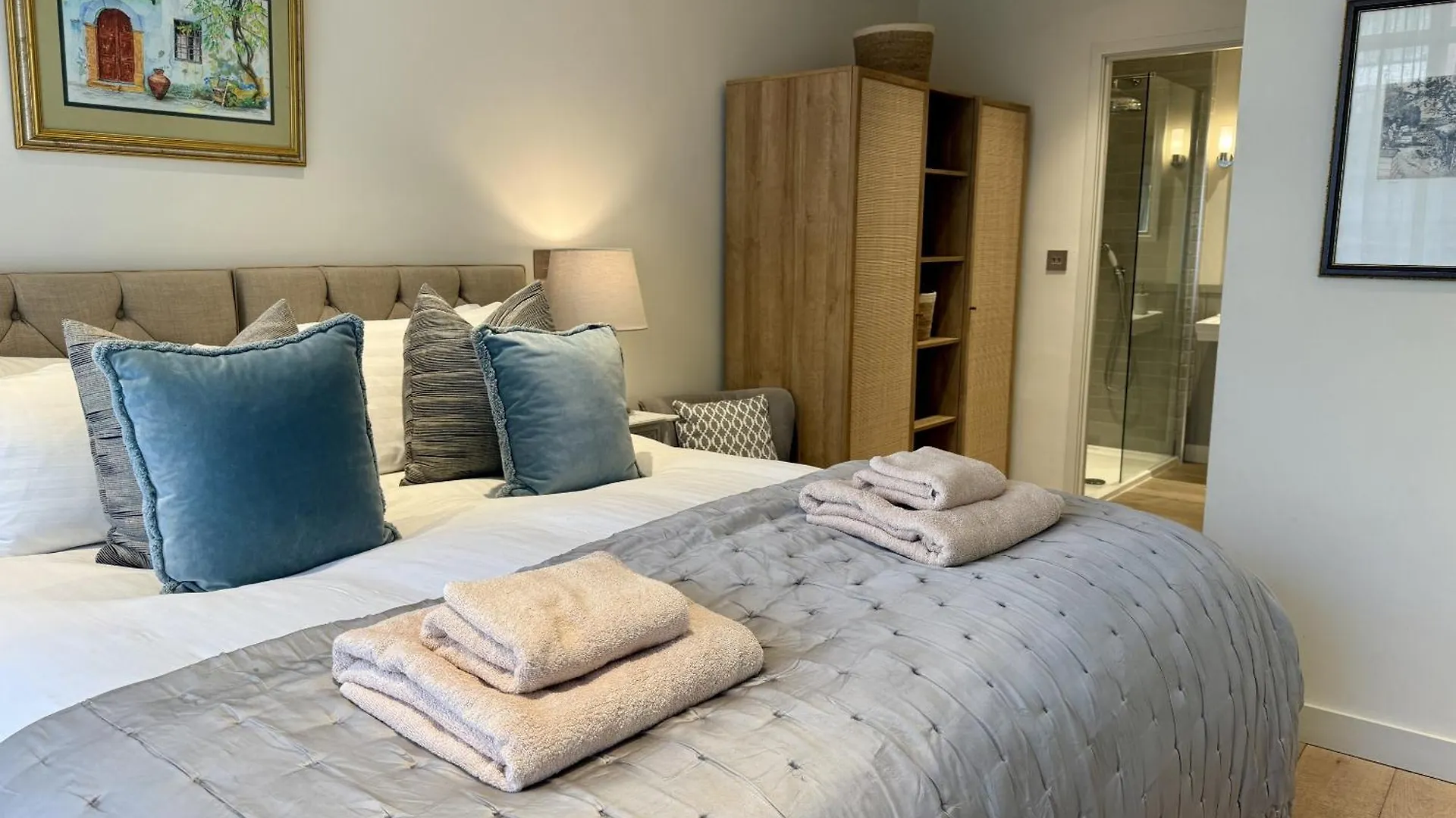 Walcot Yard With Parking, Bath Keys Apartment