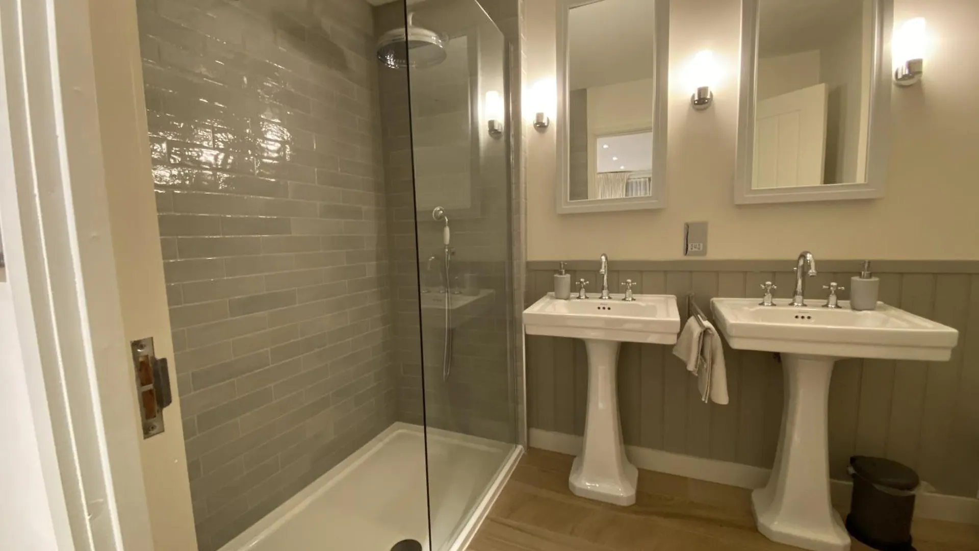 Walcot Yard With Parking, Bath Keys Apartment